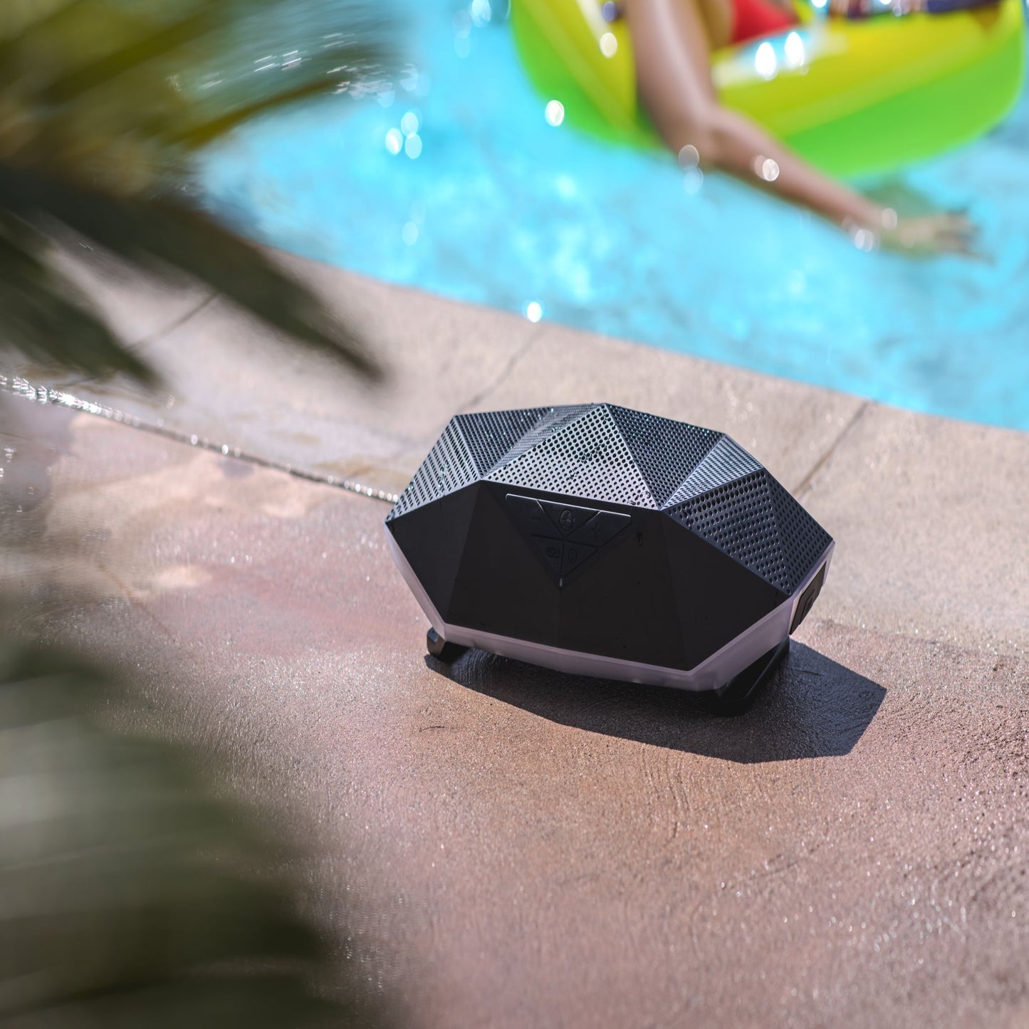 Range Rugged Bluetooth Speaker:どこでも迫力のあるサウンドを楽しめる!