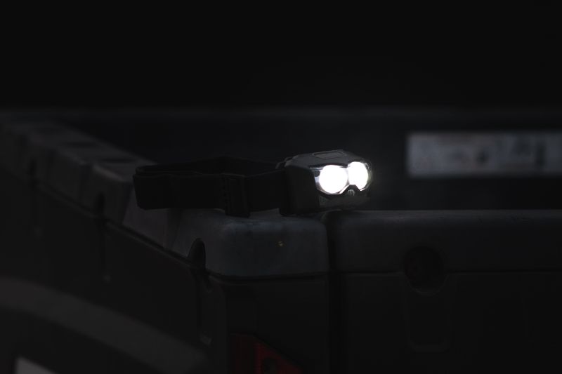 Beacon：500ルーメンのリチャージャブルLEDヘッドライト（モーションセンサー搭載）