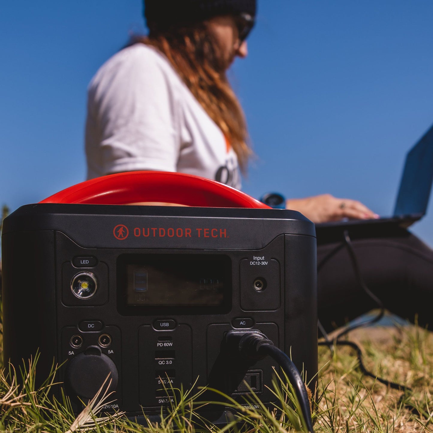 Grizzly: A portable power source with a large capacity of 296Wh, perfect for outdoor use
